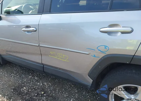 2019 Toyota Rav4 Xle z USA, uszkodzony, nr VIN JTMP1RFV0KD014785